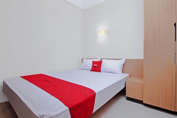 Hotel RedDoorz @ Raya Kelapa Dua